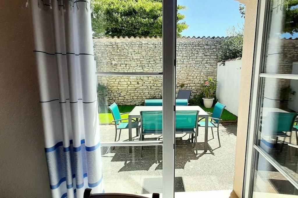 Délicieux moment de détente au coeur de Saint Martin de Ré Extérieur photo